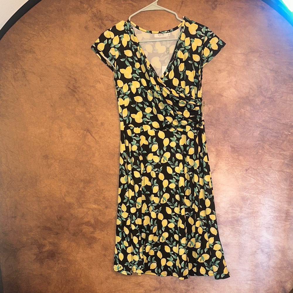 Elegant Lemon Wrap Midi Dress - Black and Yellow